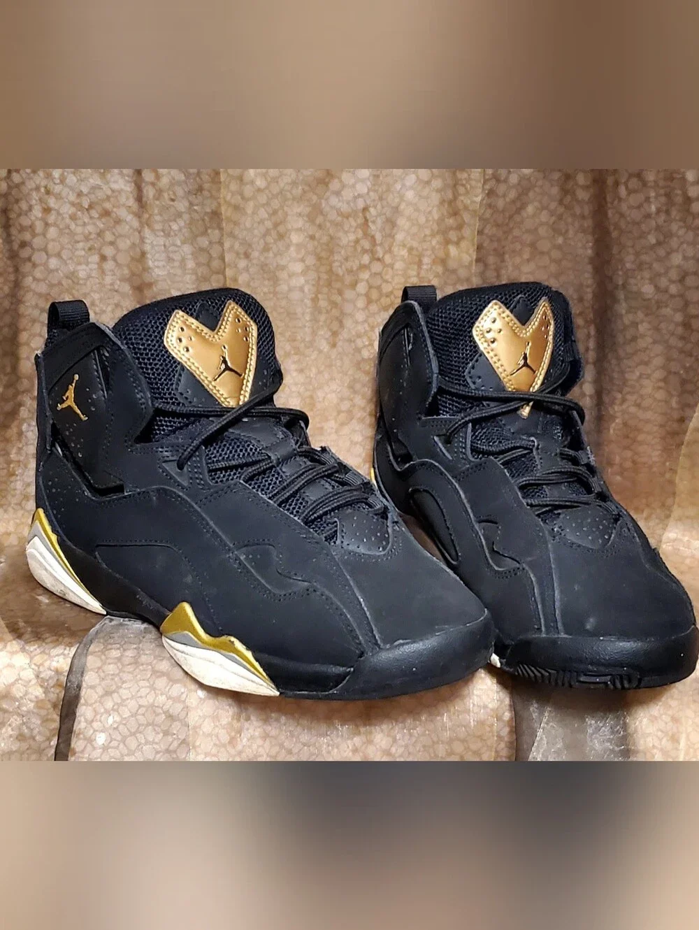 Nike Air Jordan True Flight Youth (Black/White/Metallic Gold).
